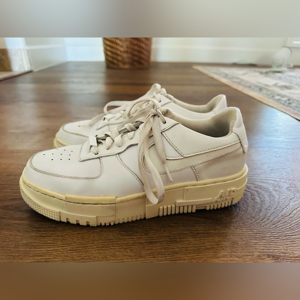 NIKE Air Force One Pixels Summit White Women’s Sneakers Shoes Size 8